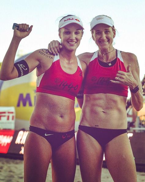 Anouk Vergé-Dépré: "First international partnership in the books! ☺️ So rad! We came up short in the semis vs. 🇧🇷 but enjoyed every moment! can’t thank you enough @kerrileewalsh (Kerri Walsh Jennings) for this super fun time on court 👯‍♀️🇨🇭🇺🇸 & off court too 🙌🏼 learned so much these past 2 weeks! Thx coach @idrillsvb for your open mind and useful advice! Thx to the whole crew working behind the scenes for @platform1440 ! This event was so cool ! 🏐🔥 Kerri Walsh Jennings, Kerri Walsh, Beach Volleyball, Fun Time, Woman Beach, Female Athletes, Volleyball, Good Times, Behind The Scenes