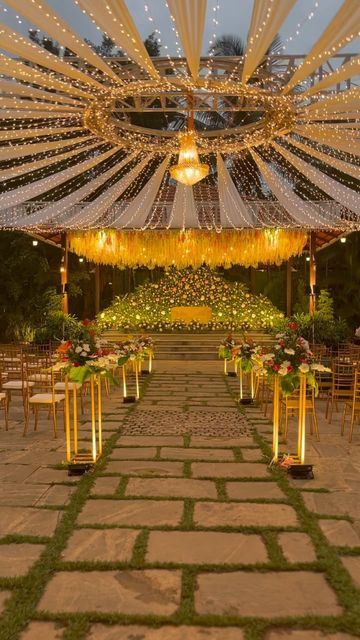 Unique Wedding Event Ideas, Engagement Decoration Outdoor, Engagement Ideas Indian Decoration, Indian Wedding Tent Decorations, Wedding Tent Outdoor, Outdoor Engagement Ideas, Engagement Decor Outdoor, Reception Outdoor Decor, Engagement Venue Ideas