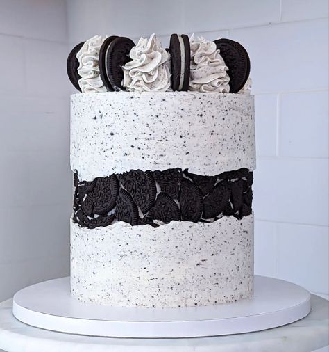 Ballet Birthday Cakes, Oreo Cookie Cake, Oreo Birthday Cake, Chocolate Oreo Cake, Buttercream Cake Designs, Instagram Cookies, Butterfly Birthday Cakes, Cookies And Cream Cake, Elegant Birthday Cakes