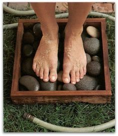 Diy Splash Pad, Beach Patio, Easy Backyard, Flat Stone, Genius Ideas, Backyard Entertaining, Backyard Diy Projects, Diy Landscaping, Small Space Gardening