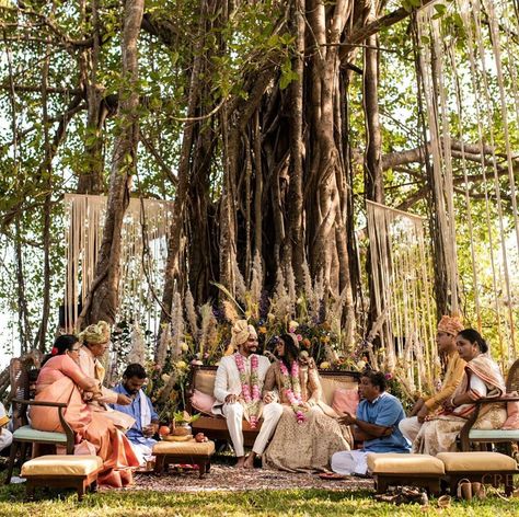 Wedding Decor Under Tree, Indian Wedding Under Tree, Wedding Under Tree, Sustainable Wedding Decor, Small Wedding Decor, Mandap Design, India Wedding, Mandap Decor, Desi Wedding Decor