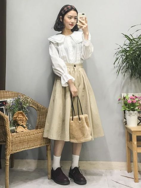 Light Academia | Do You Belong in the Dark Academia or the Light Academia? - Quiz Korean Fashion Ideas, Academia Outfits, Womens Outfits, Korean Fashion Outfits, Korean Fashion Casual, Korean Fashion Trends, Ulzzang Fashion, Outfits Winter, Moda Vintage