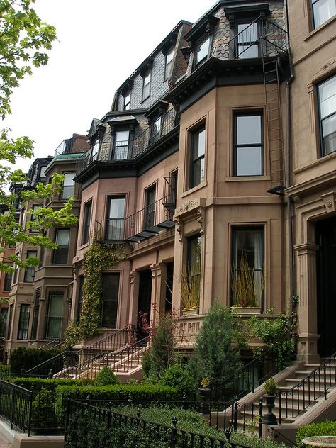 Boston Brownstone, Brownstone Homes, Boston House, Nyc Townhouse, Townhouse Exterior, Townhouse Interior, Apartment Exterior, Row Houses, Suburban House