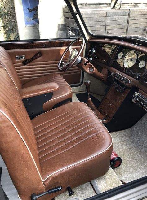 Classic Mini Interior Ideas, Classic Vw Beetle Interior, Classic Mini Interior, Retro Car Interior, Classic Car Interior, Vw Bug Convertible, Vw Bug Interior, Mini Cooper Interior, Rover Mini Cooper