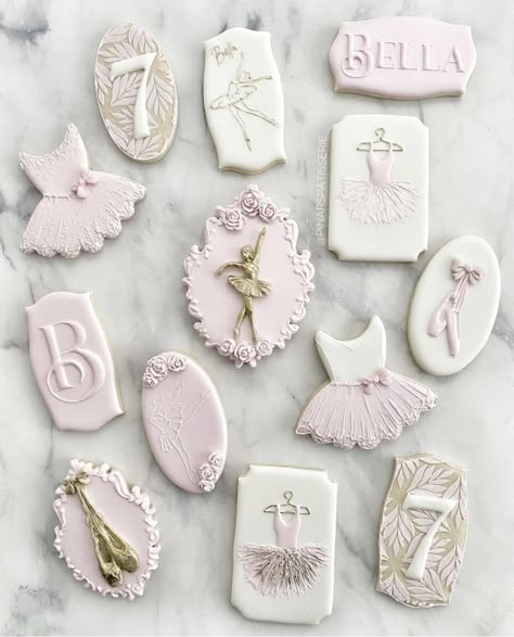 Ballerina Party Theme, Ballerina Birthday Party Decorations, Bridal Brunch Food, Girly Party Ideas, Ballerina Cookies, Ballerina Baby Showers, Baby First Birthday Cake, Crazy Cookies, Ballerina Birthday Parties