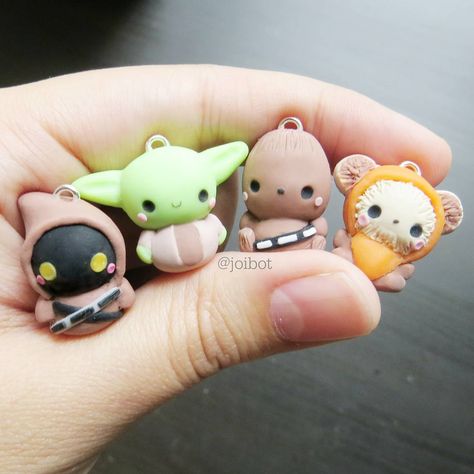 Chibi Star Wars Set- these will be available in my next etsy shop update. 💛 #starwars #jawa #yoda #chewbacca #ewok #wookie #polymerclay… Star Wars Clay Ideas, Star Wars Polymer Clay, Star Wars Clay, Chibi Star Wars, Fimo Animals, Crafts Star, Clay Disney, Fimo Kawaii, Polymer Clay Kunst