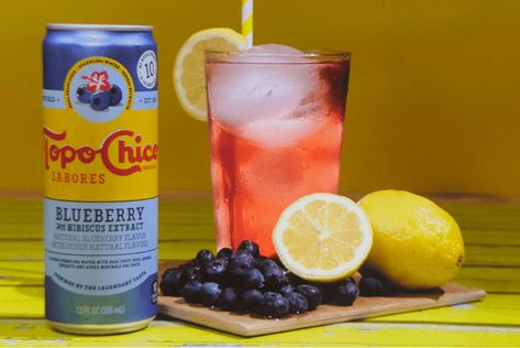 Blueberry Sparkler Topo Chico USA Topo Chico Drinks Recipes Mocktail, Topo Chico Drinks Recipes Non Alcoholic, Topo Chico Drinks Recipes, Chicos Recipe, Hibiscus Cocktail, Blueberry Cocktail, Alcholic Drinks, Mocktail Recipes, Drinks Alcohol