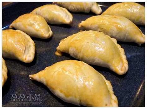 Baked Curry Puff Recipe, Curry Puff Recipe, Curry Puffs, Savoury Slice, Curry Puff, Puff Recipe, Puff Puff, Malaysian Food, Kitchen Oven