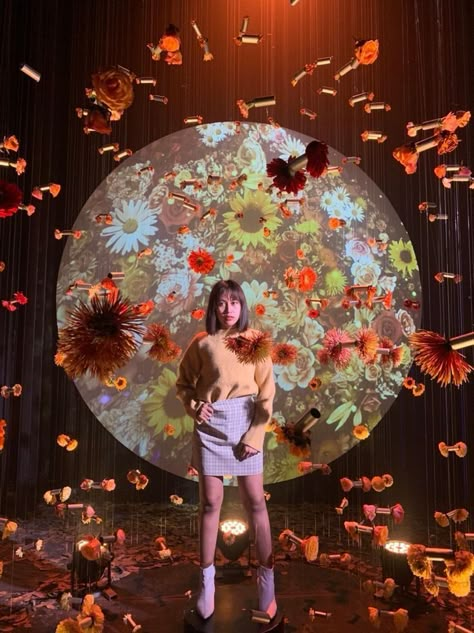 Flower Wall Selfie Station, Forest Exhibition, Bohemian Living Room Decor, Photo Zone, Flower Installation, Wallpaper Flower, Photo Corners, H U, Backdrop Design