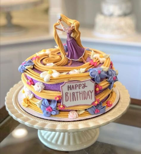 Kue Disney, Rapunzel Birthday Cake, Bolo Rapunzel, Rapunzel Cake, Tangled Birthday, Cake Mini, Funny Birthday Cakes, Mini Cakes Birthday, Creative Birthday Cakes