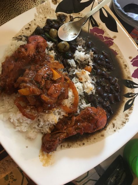 Pollo guisado dominicano y abichuela negra Pollo Guisado Dominicano, Savory Recipes, Savoury Food, Dinner Ideas, Food To Make