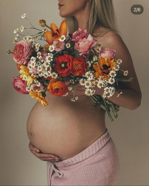 Maturity Photoshoot Spring, Pumpkin Bump Pictures, Maternity Shoot Bouquet, Maternity Photography Ideas Flowers, Half Bloomed Pregnancy, Flower Theme Maternity Shoot, Floral Maternity Shoot Ideas, Bouquet Maternity Shoot, Ivf Maternity Photography