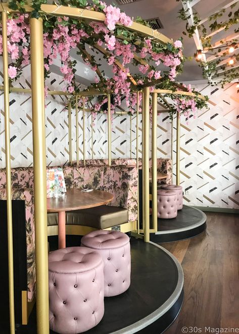 30s Magazine - London’s most instagrammable restaurants Pink Cafe Aesthetic, Instagrammable Restaurants, Pink Restaurant, Bakery Shop Interior, Tea Room Decor, Street Food Design, Small Restaurant Design, Pink Cafe, Unique Cafe