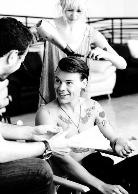 onedirectionxx Marcel Imagines, One Direction Shirtless, Marcel Harry, Harry Styles Dimples, Marcel Styles, Harry Styles Shirtless, Harry Styles 2015, Harry Styles Photoshoot, Harry And Niall