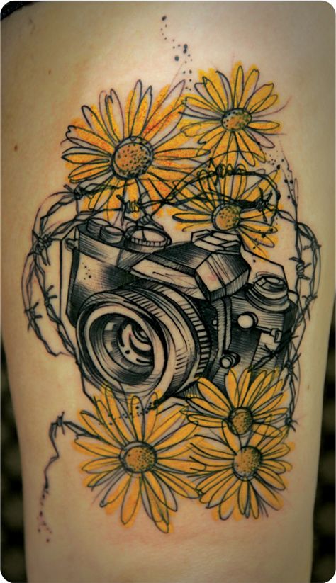 Vintage Camera Tattoos, Camera Tattoos, Camera Tattoo, Tattoo Photography, Geniale Tattoos, Sunflower Tattoos, Thigh Tattoos Women, Sunflower Tattoo, Trendy Flowers