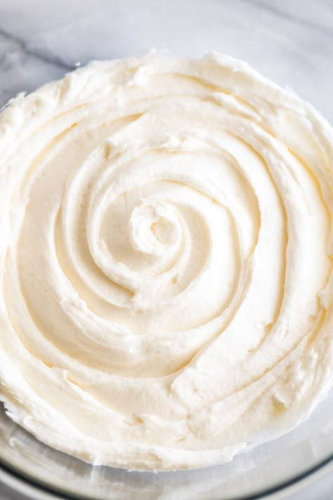 This is the perfect Small-batch Vanilla Frosting recipe. It's rich, delicious, and so easy to make. Small Frosting Recipe, Small Batch Buttercream, Small Batch Frosting, Baking Mischief, Vanilla Frosting Recipe, Easy Vanilla Frosting, Vanilla Frosting Recipes, Small Batch Desserts, Sugar Cookie Icing Recipe