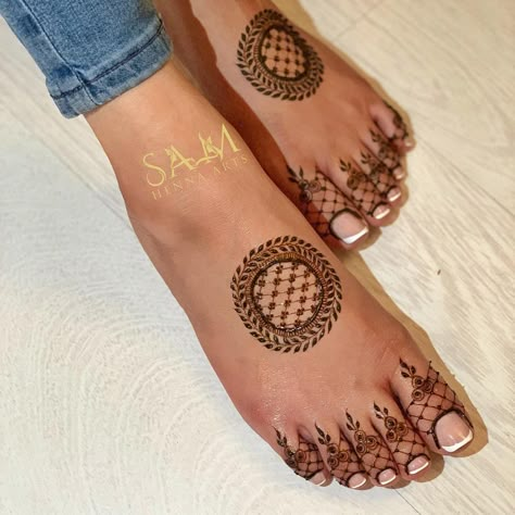 Simple Leg Mehndi Design Mhendi Design Leg Simple, Mahendi Design For Leg Simple, Simple And Easy Leg Mehndi Design, Mahendi Designs Legs Simple, Feet Mendhi Designs Simple, Mehndi Design For Feet Simple, Easy Mehendi Designs For Leg, Easy Leg Mehendi Designs For Beginners, Aesthetic Leg Mehendi Design