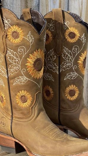 Wedding Dress With Cowboy Boots, Sunflower Cowgirl Boots, Sunflower Cowboy Boots, Western Wedding Boots, Quince Shoes, Sunflower Boots, Dress And Cowboy Boots, Cowgirl Boots Wedding, Botas Cowboy