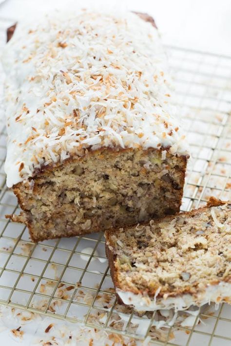 Banana Coconut Crunch Bread with Coconut Cream Icing Coconut Crunch, Cream Icing, Gateaux Cake, Banana Coconut, Coconut Recipes, Köstliche Desserts, Bread Cake, Banana Recipes, Dessert Bread