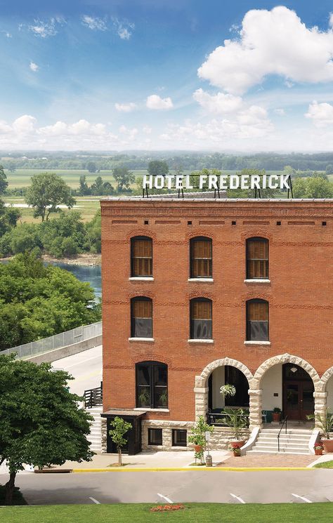 Boonville Missouri, Brick Room, Katy Trail, Missouri River, Restaurant Lounge, Bike Rental, The Brick, Luxury Accommodation, Hotels And Resorts