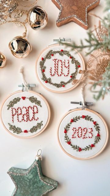 Erin 🪡🌙🌿✨ on Instagram: "The whipped backstitch makes the cutest candy cane lettering!! Huge wow factor but super simple! This ornament kit comes with a video tutorial and everything you need to create lovely handmade keepsakes you can share with others or hang on your own tree and enjoy year often year! Someone even mentioned using them as gift tags! Very beginner friendly too! #embroidery #christmasembroidery #embroiderykit #diyembroidery #handembroiderykit #christmascrafts #needlearts #newcraft #holidaycrafts #diyornament #ornamentkit #handmadeornaments" Christmas Wreaths Ornaments, Embroidery Christmas Wreath, Christmas Embroidery Ornaments, Whipped Backstitch, Embroidery Hoop Christmas Ornaments, Christmas Wreath Embroidery, Stitch Wreath, Embroidery Christmas Ornaments, Floss Bobbins