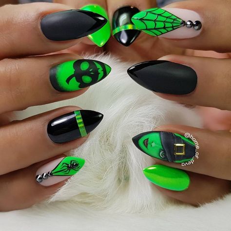 Scary Halloween Nails Design, Fun Halloween Nails, Black Halloween Nails, Holloween Nails, Witch Nails, Witchy Nails, Nail Board, Halloween Acrylic Nails, Cute Halloween Nails