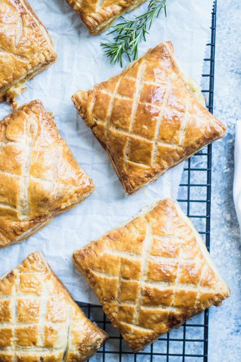 Lemon & Herb Chicken Hand Pies Freezable Hand Pies, Pie Savory Recipes, Hand Pies Recipes Savory Vegetarian, Savoury Hand Pies, Hand Pies Recipes Savory, Appetizers With Chicken, Chicken Hand Pie, Hand Pies Recipes, Savory Hand Pies Recipes