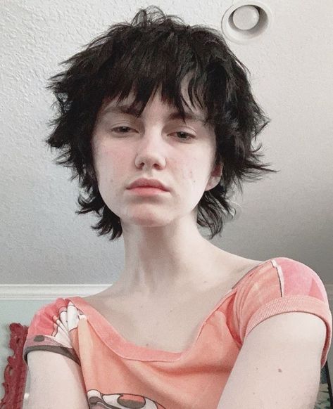 Alt Short Haircut, Androgynous Hair, Short Grunge Hair, Hair Inspiration Short, Punk Hair, Alternative Hair, Foto Poses, Fluffy Hair, Hair Reference