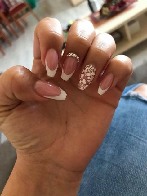 Brid Nails Designs, Peony Nails Design, White Floral Wedding Nails, Nude Nails White Flowers, Bridal Nails French Tip, Brown Nails White Flowers, White Rose Nail Design, Floral Nails Nude Base, Bridal Nails French