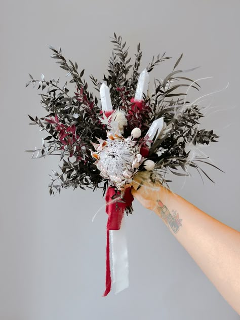 Dried Flower Crystal Bouquet, Witchy Wedding Bouquet With Crystals, Josie Wedding, Crystal Wedding Bouquet, Haunted Wedding, Wiccan Wedding, Celestial Wedding Theme, Weddings 2024, Gothic Wedding Theme