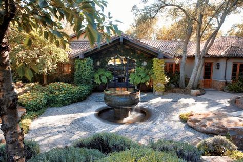 rudd oakville estate winery, napa valley. courtyard fountain from antique copper chocolate-making vat Napa Garden, Traditional Courtyard, Napa Valley Wineries, Country Garden Decor, Old Stone Houses, Garden Waterfall, French Country Garden, Estate Garden, Front Landscaping