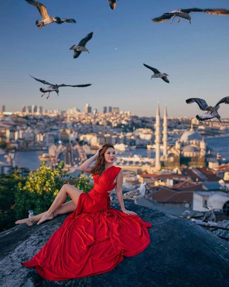 📍Istanbul, Turkey Turkey Photoshoot Ideas, Turkey Outfits Women, Photoshoot Turkey, Turkey Photoshoot, Istanbul Photoshoot, Turkey Outfits, Turkey Tips, Turkey Photography, Turkey Dress