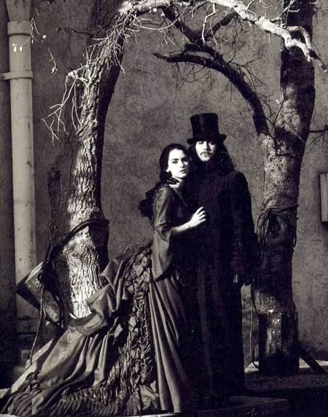 "Do you believe in destiny? That even the powers of time can be altered for a single purpose? That the luckiest man who walks on this earth is the one who finds... true love?" -Dracula (1992) Mina Harker, Eiko Ishioka, Dark Skull, Bram Stoker's Dracula, Alice Cullen, Catty Noir, Septième Art, Francis Ford Coppola, Bram Stoker