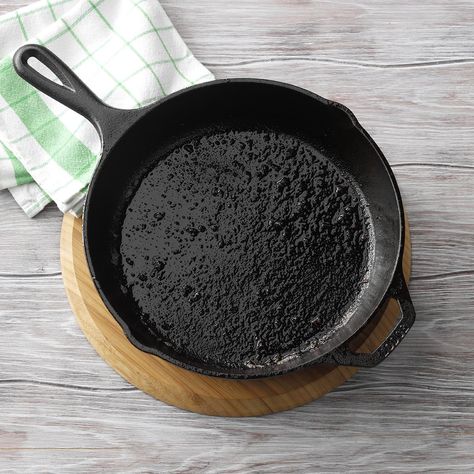 Cleaning Cast Iron, Cleaning Cast Iron Pans, Skillet Food, Scrub Mommy, Cleaning Cast Iron Skillet, Survival Stove, Cleaning Naturally, Primitive Camping, Cast Iron Skillet Cooking