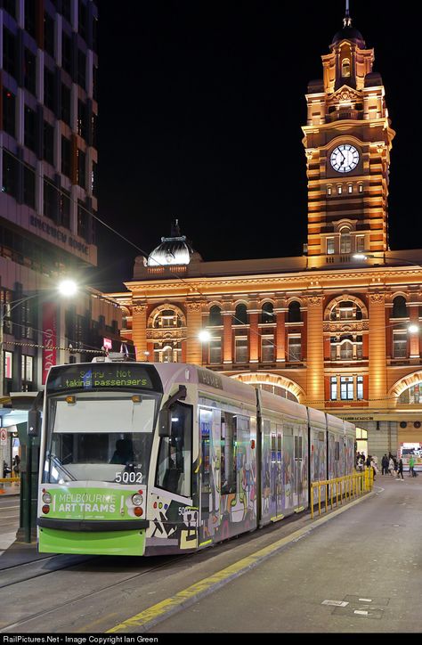 Melbourne Australia Aesthetic, Aussie Aesthetic, Melbourne Australia City, Visiting Australia, Growth Board, Food Australia, Uni Vibes, Melbourne Tram, City Melbourne