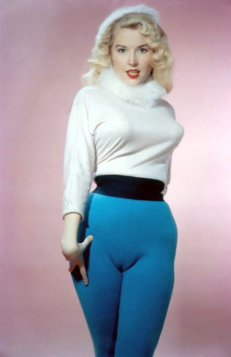 Beautiful Woman With a Perfect Body: 33 Rare and Gorgeous Color Photos of Betty Brosmer in the 1950s ~ vintage everyday Burlesque Fashion, Betty Brosmer, Hips Dips, Love Vintage, Vintage Pinup, Fashion Costume, Girls Sweaters, Vintage Beauty, Perfect Body