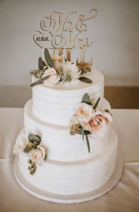 Simple 3 Tier Wedding Cake With Flowers, Three Tier Wedding Cake With Flowers, Wedding Cake No Flowers, Wedding Cake Country, Fresh Flower Wedding Cake, Multiple Wedding Cakes, Wedding Cake With Flowers, Bridal Cakes, Cake With Flowers