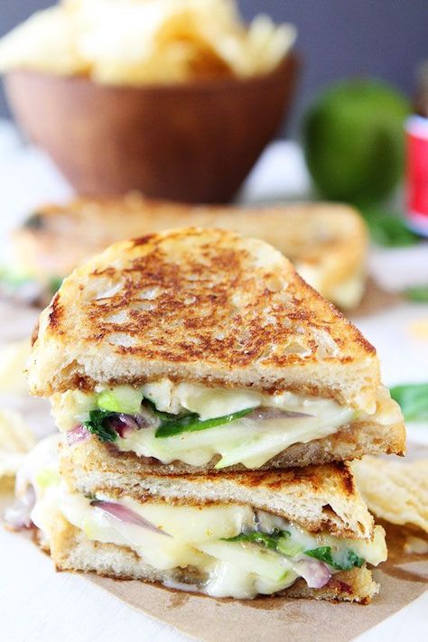 Brie, Fig, and Apple Grilled Cheese Apple Grilled Cheese, Easy Sandwiches, Apple Brie, Wraps Recipes, Perfect Grilled Cheese, Grilled Cheese Recipe, Steak Sandwiches, Gourmet Grilled Cheese, Cheese Plates