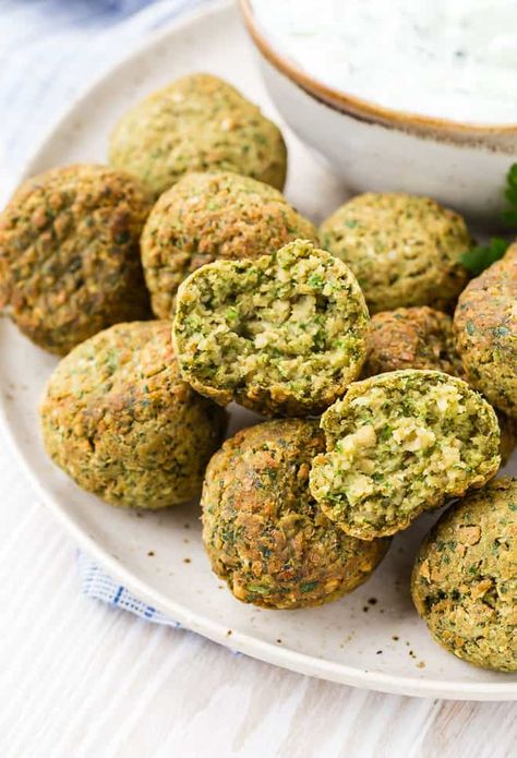 Air Fryer Falafel How To Make Falafel, Chickpea Fritters, Falafel Recipe, Dry Chickpeas, Sandwiches For Lunch, Family Cooking, Idee Pasto Sano, Fryer Recipes, Air Fryer Recipes