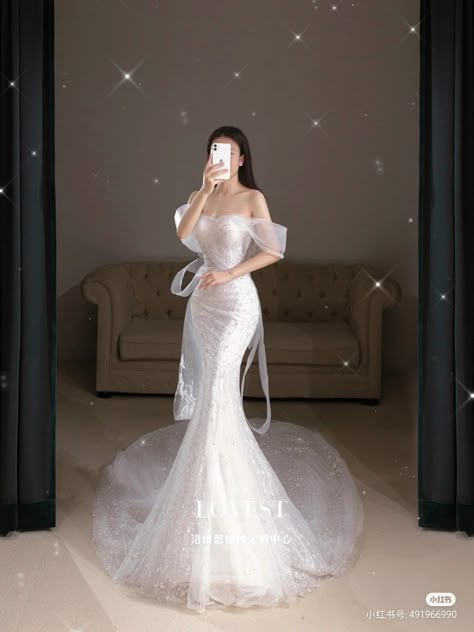 Off The Shoulder Wedding Dress Sparkle, Korean Mermaid Wedding Dress, Elegant Wedding Dress Sparkle, Wedding Dresses Douyin, Douyin Wedding Dress, Korean Wedding Dress Elegant, Korean Wedding Dresses, Wedding Dress Korean, Wedding Dresses Korean