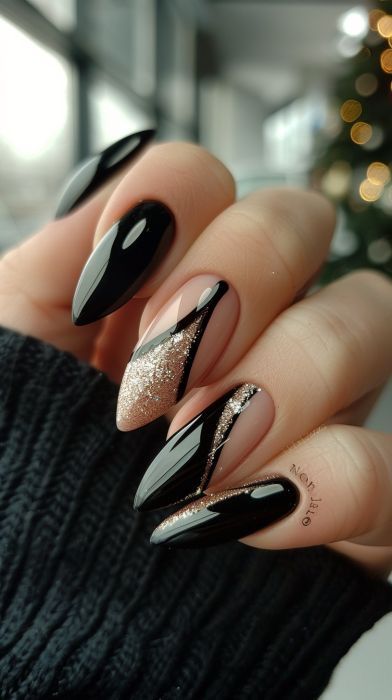 Black And Brown Nails Design, Elegant Nail Designs 2024, Black Nails Elegant, Black And Glitter Nail Designs, Elegant Black Nails, Classy Black Nails, Black And Gold Nails, Unghie Nail Art, Art Deco Nails