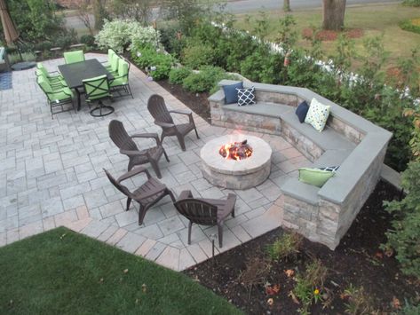 Outdoor Patio Tile Ideas, Patio Tile Ideas, Outdoor Patio Flooring Ideas, Small Outdoor Patio Ideas, Small Outdoor Patio, Outdoor Fireplace Plans, Outdoor Fire Pit Seating, Traditional Patio, Seat Wall