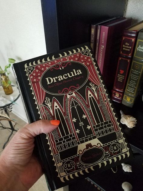 Dracula Bram Stoker Book, Horror Books Aesthetic, Book Collection Aesthetic, Classic Horror Books, Dracula Book Cover, Stoker 2013, Dracula Bram Stoker, Books Horror, Book Rebinding