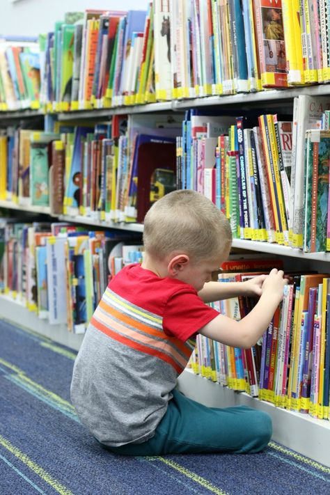 Interested in getting to your local library with your kids more often but not sure where to start? Consider these six ideas that make trips to the library a pleasure for parents and kids alike. http://www.honestlymodern.com/6-ways-we-make-the-most-of-our-local-library-and-you-can-too/?utm_campaign=coschedule&utm_source=pinterest&utm_medium=Honestly%20Modern&utm_content=6%20Ways%20We%20Make%20the%20Most%20of%20Our%20Local%20Library%20%28and%20You%20Can%20Too%21%29 Library Pics, Library Vibes, Ideal Lifestyle, Children's Library, Library Pictures, 2024 Aesthetic, Childrens Library, Library Aesthetic, Kids Library