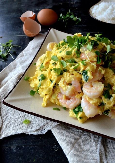 Stir-fried Shrimp & Eggs Chinese Omelette, Asian Entrees, Shrimp And Eggs, Taiwanese Cuisine, Cantonese Food, Shrimp Stir Fry, Fried Shrimp, Asian Foods, Woks