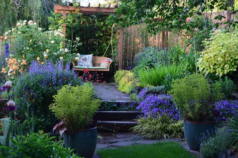 Pnw Garden, Oregon Garden, Ideas For Backyard, Backyard Garden Layout, Garden Swing Seat, Backyard Garden Landscape, Small Backyard Gardens, Garden Swing, Beautiful Patios