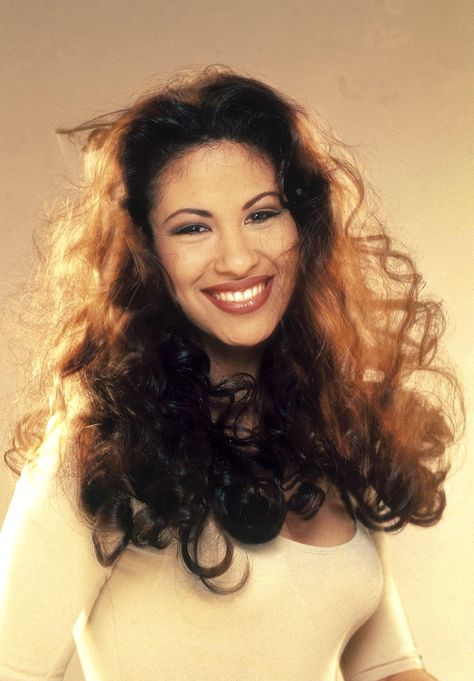 My main inspiration Shampoo Photoshoot, Selena Quintanilla Wallpaper, Agree Shampoo, Selena Music, Reggae Mix, Famous People Celebrities, Latin Artists, Selena Q, Selena Quintanilla Perez