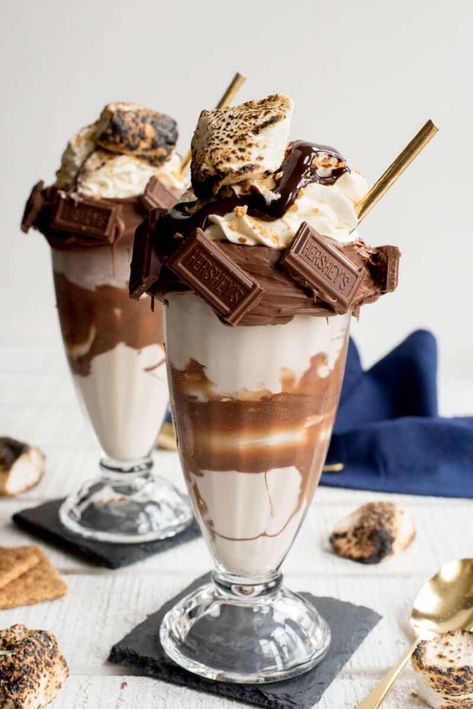 Foods Aesthetic, Yummy Ice Cream, Milkshake Recipes, Milk Shakes, Milk Shake, Sweet Drinks, S'mores, Food Drinks Dessert, Chocolate Drinks