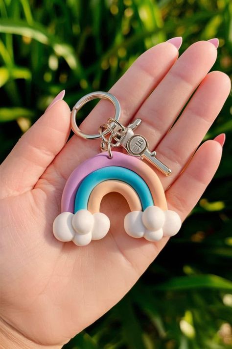 Air Soft Clay Ideas, Cute Keychain With Clay, New Clay Ideas, Air Dry Polymer Clay Ideas, Craft With Clay Ideas, Air Dry Clay Art Projects Easy, Cute Clay Stuff To Make, Clay Keyrings Diy, Moldit Clay Keychains