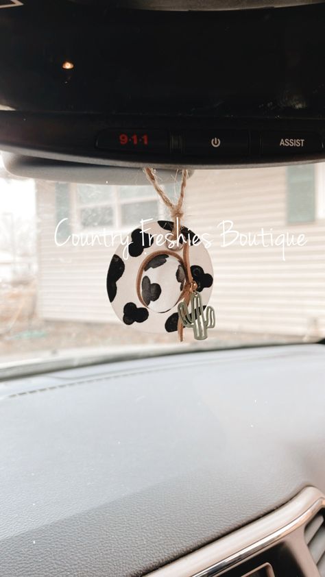 Cute Rearview Mirror Car Accessories, Mom Vehicles, Inside Car Decorations, Mini Cowboy, Mini Cowboy Hat, Market Day Ideas, Hello Darlin, Car Rearview Mirror Accessories, Mirror Car Accessories